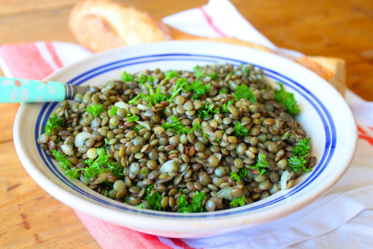Réaliser une salade à base de lentilles vertes